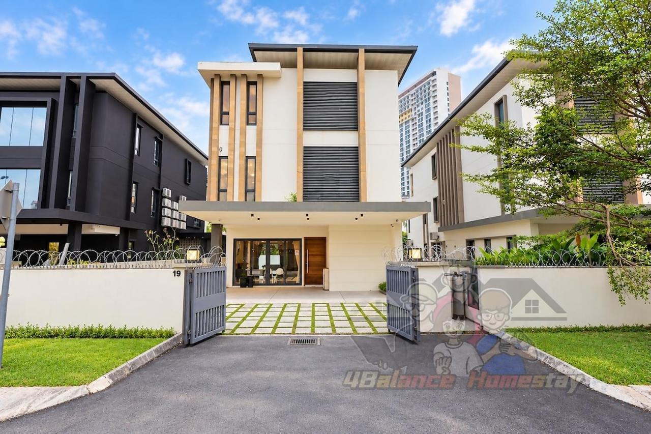 Pool Villa near KLCC 34 Pax - Karaoke & PS5 - 9 Cars - B&B Kuala Lumpur