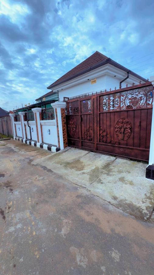 Luxury 2 Bedroom Apt 24 7 Power Wi-Fi - B&B Ihie-Ndume
