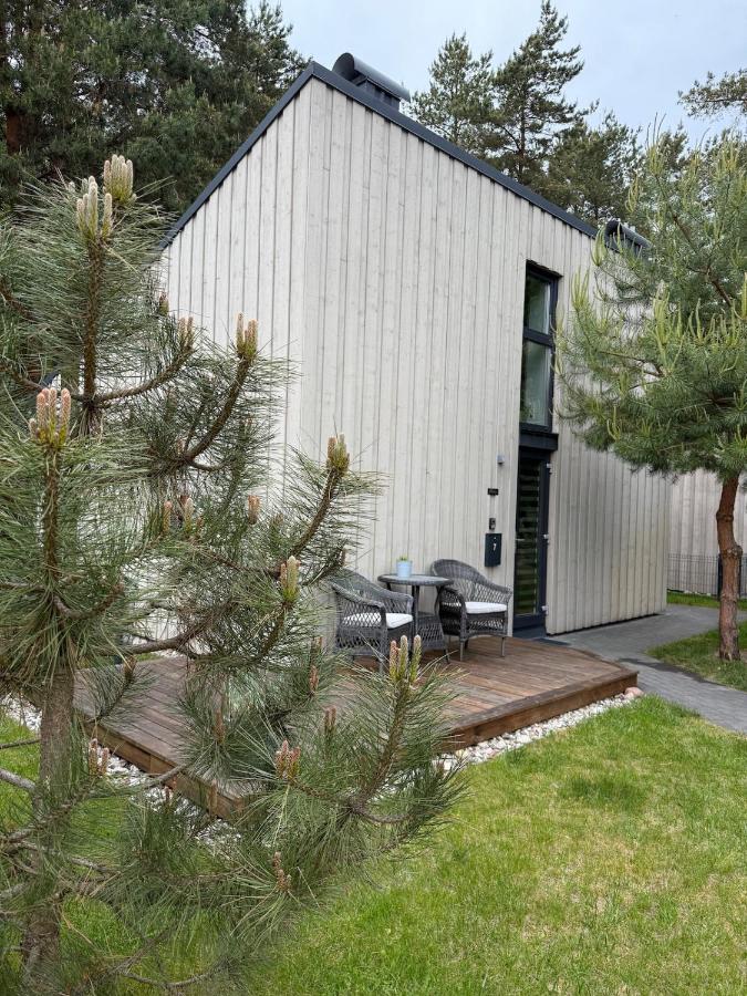 Žalia Kopa Pine Forest Villa with Pool - B&B Palanga