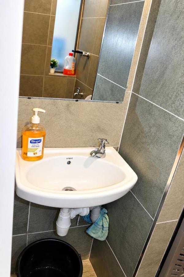 Stay with chris - B&B Kiambu