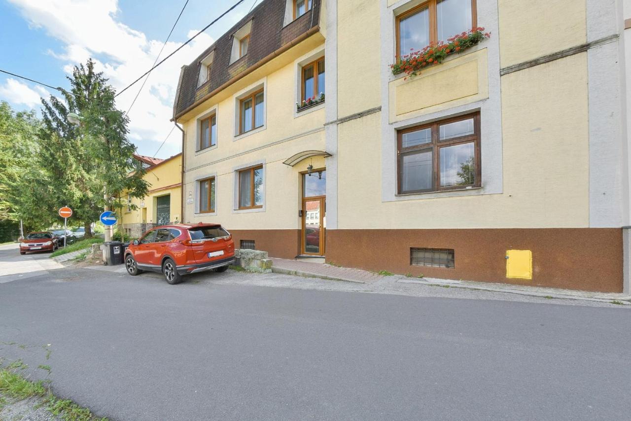 Luxurious flat 160m2 in center, 3 bedrooms, AC, garden, parking - B&B Banská Bystrica