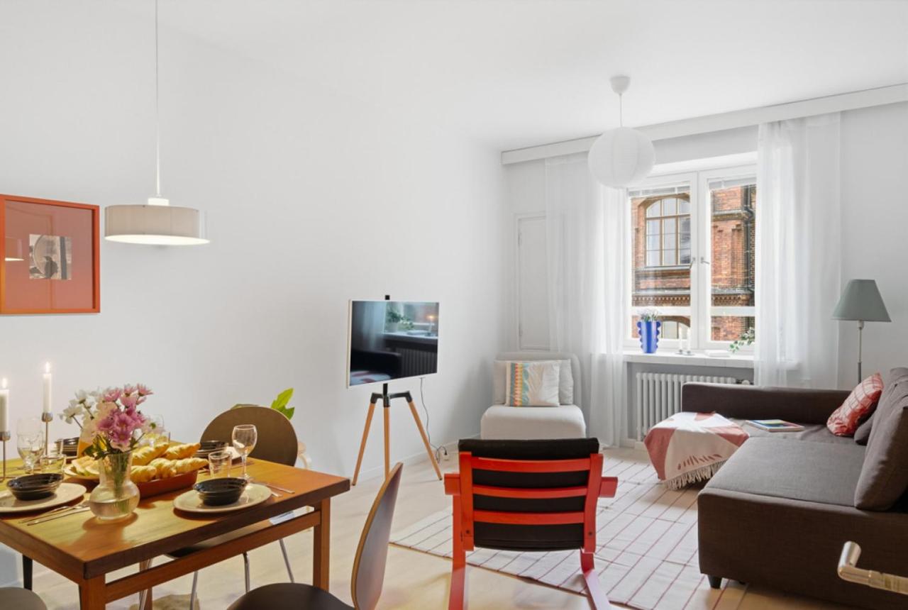 Bright and Renovated in Kamppi with a Walk-In Closet - Chambres d'hôtes Helsinki