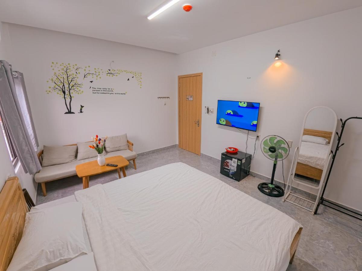 Zimmer mit Queensize-Bett und Gartenblick
