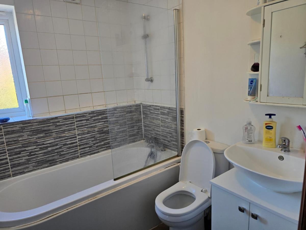Private Room in a Stoke-on-Trent Home - B&B Stoke-on-Trent