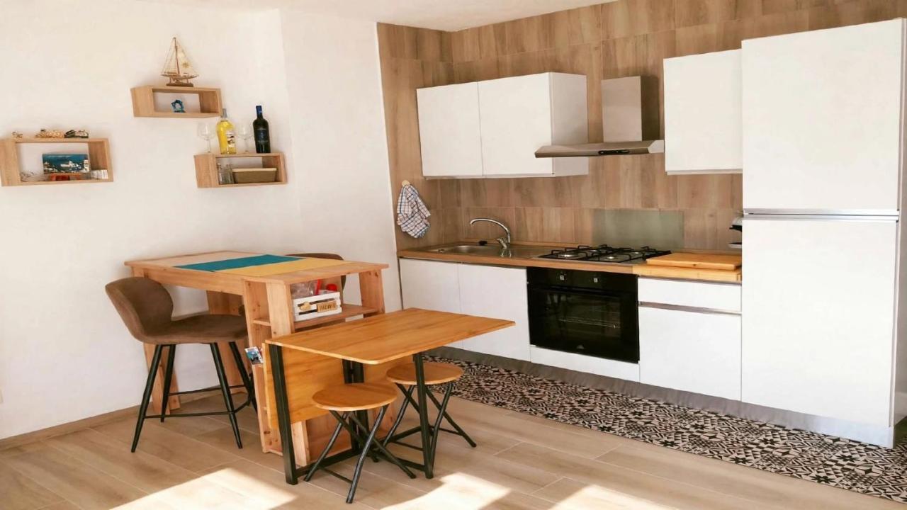 Case Relax Sardegna-Stintino House, 5 minutes from the beach-garden - B&B Stintino