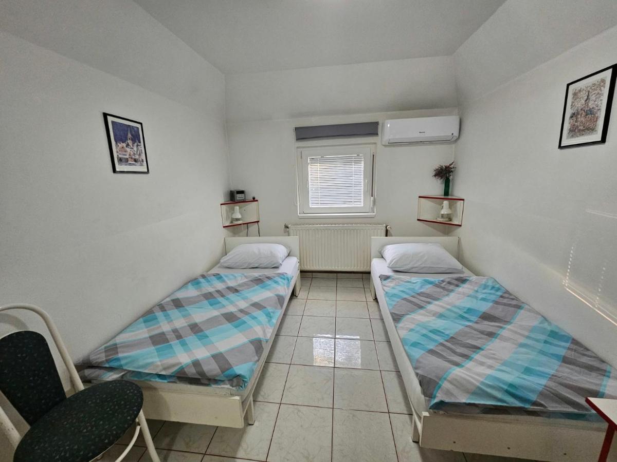Chambre Lits Jumeaux avec Salle de Bains Privative