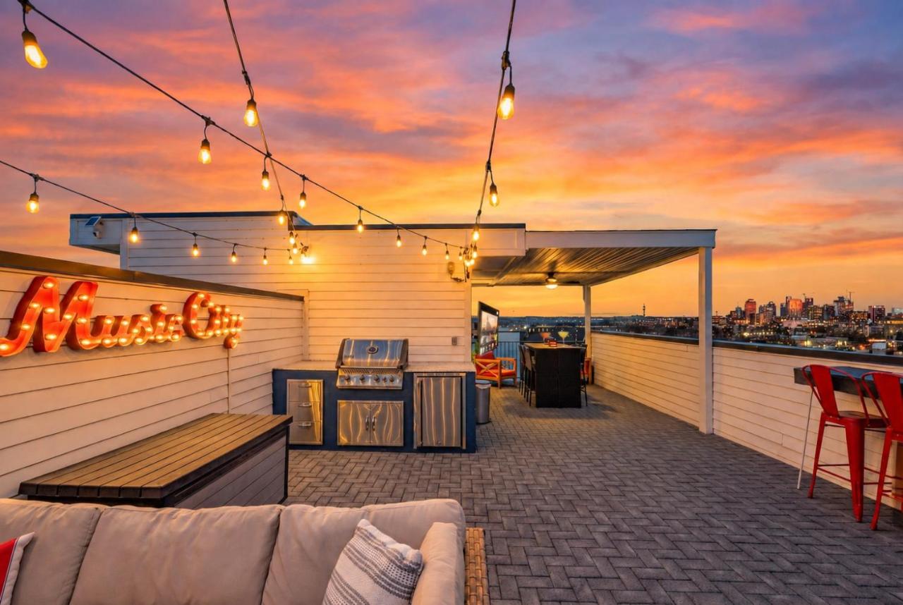 New NashVegas Downtown Rooftop City Views 13Beds - B&B Nashville