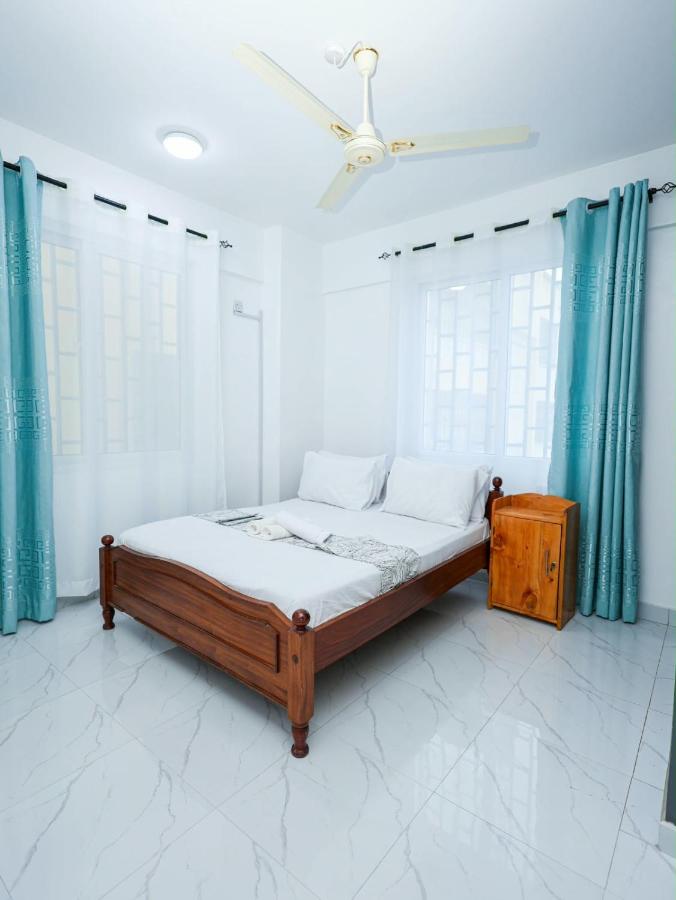 Spacious 1Bedroom,Strong WIFI,Tv Netflix ,Kitchen, Fridge Busy Area - Ferienwohnung Mombasa