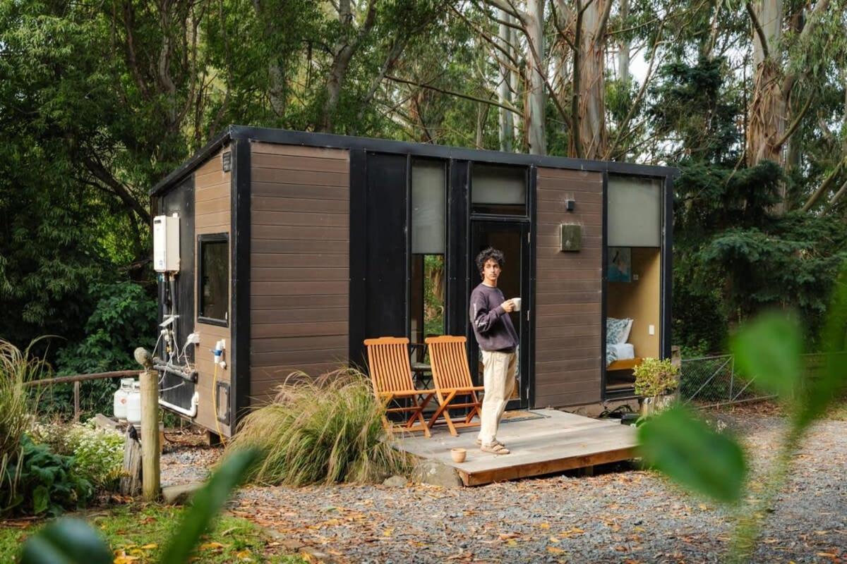 Pekapeka Tiny House by Tiny Away - B&B Owaka