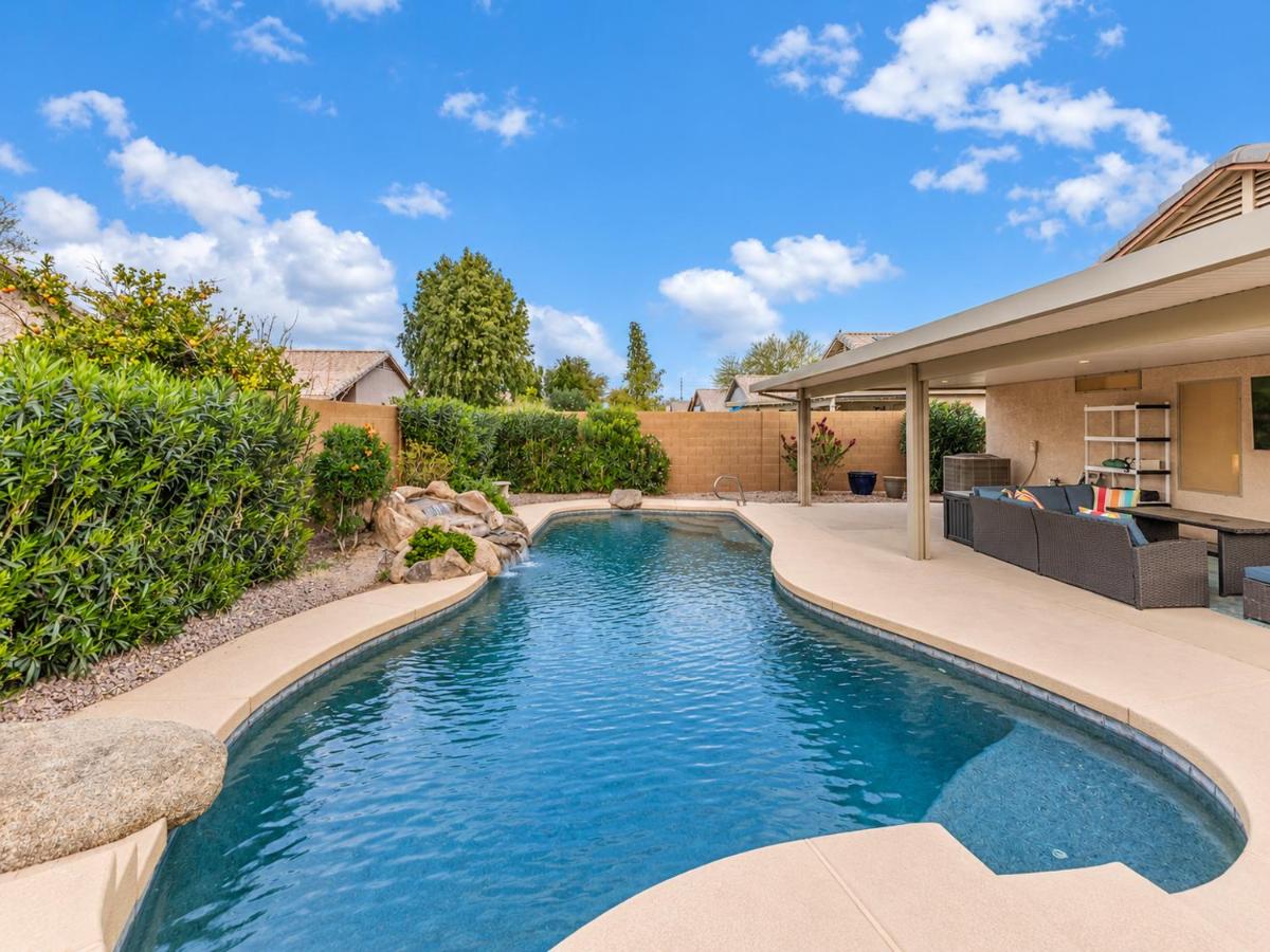 West Valley Pool Side Oasis - B&B Surprise