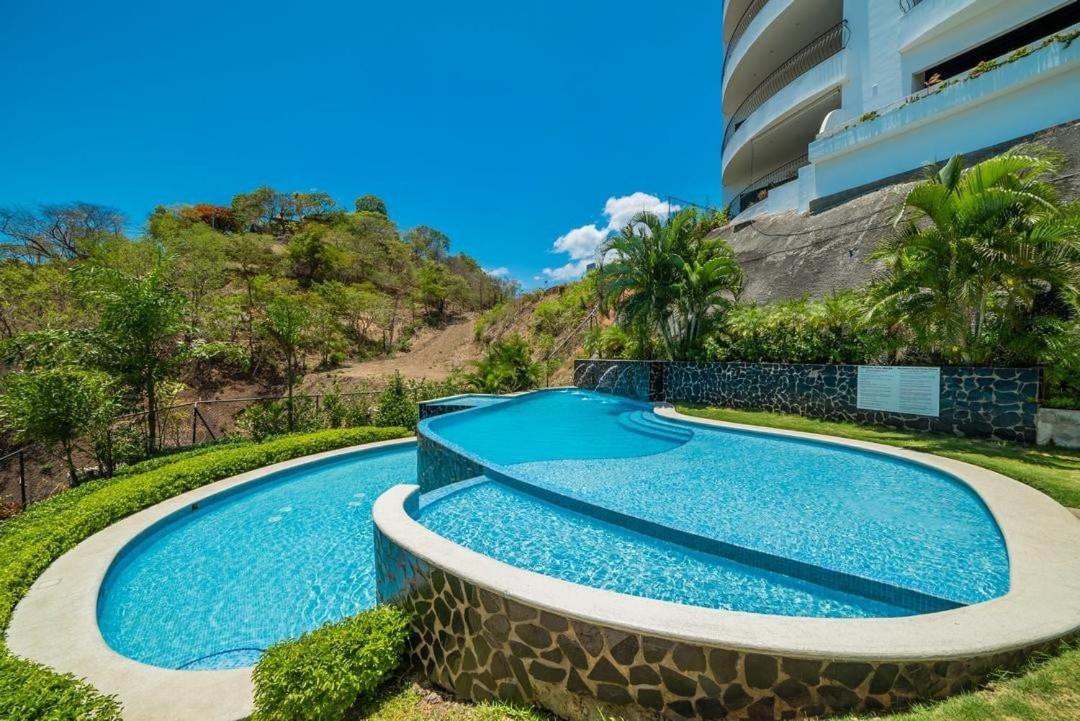 Oceanfront Infinity Pool and Sunset Veranda - B&B Playa Flamingo