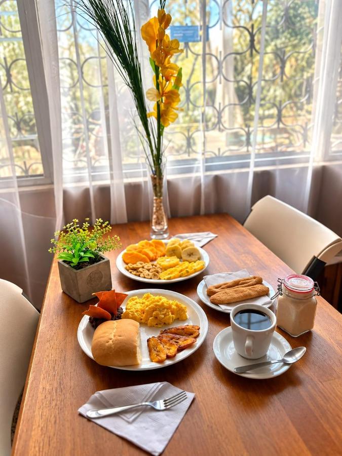 Hostal Los Volcanes - B&B Ciudad de Guatemala