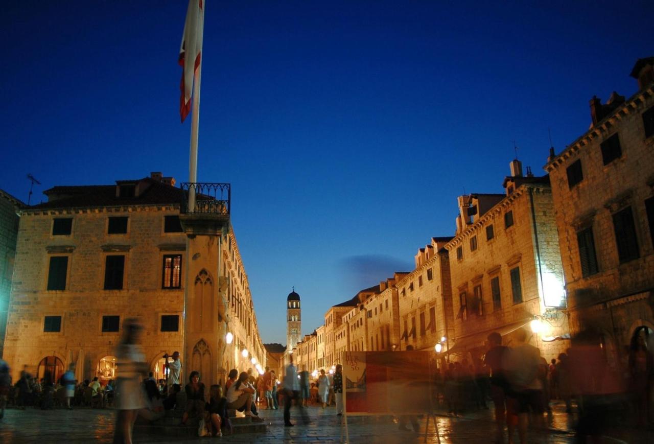 One-Bedroom Apartment (3 Adults)