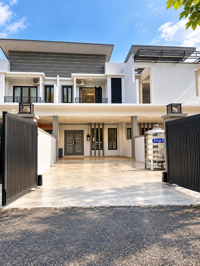 Lumen House 5 Taman Jaya Muar - Bed and Breakfast Muar