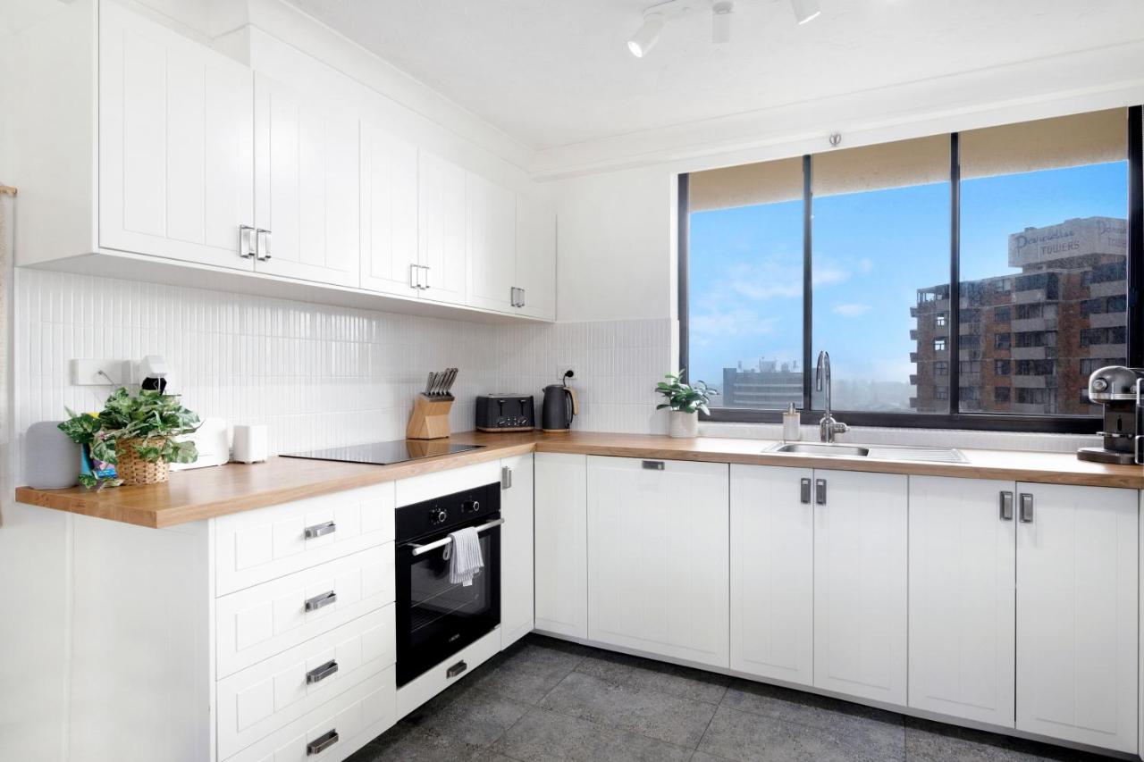 Central Getaway With Ocean Views - CoastHM - B&B Gold Coast
