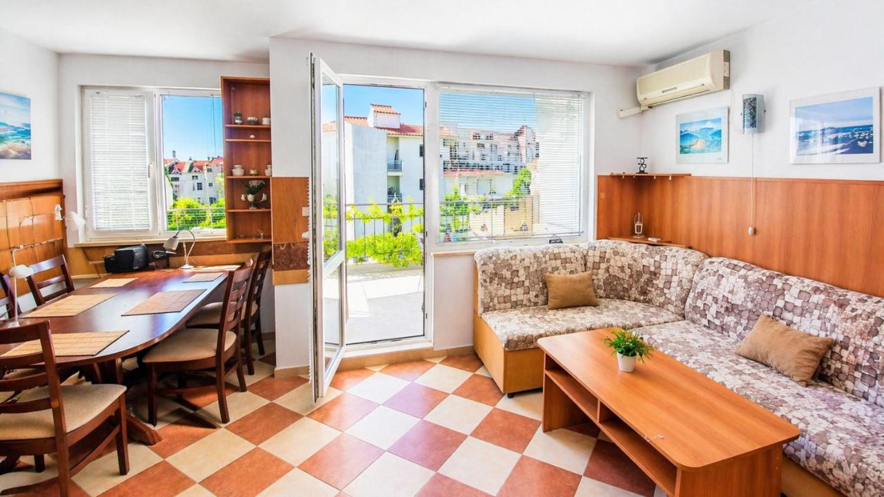 Family 2 BDR Apart Pool View near the Beach - B&B Slanchev Bryag