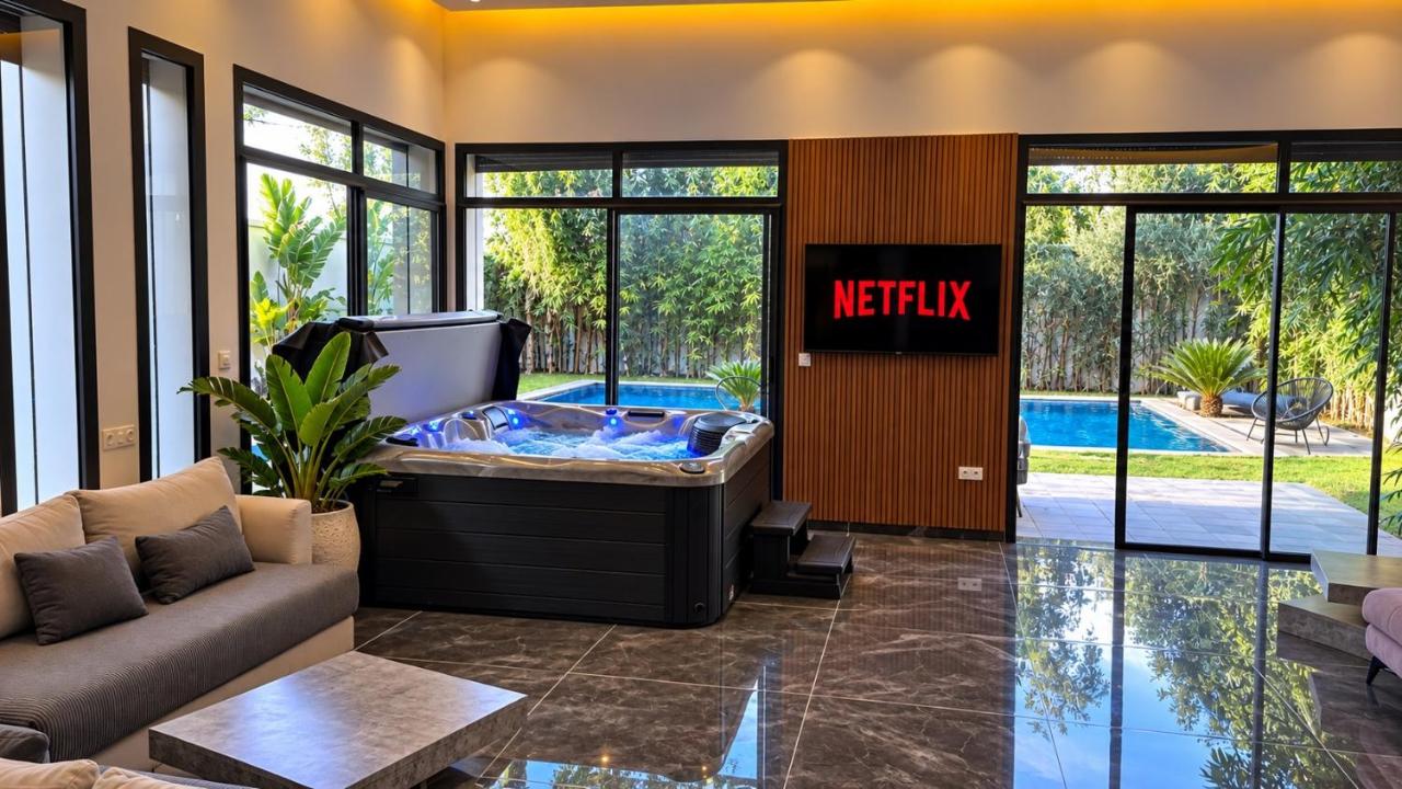 Luxury Villa Fez Airport Heated Pool, Hot Tub & Breakfast - B&B Fez