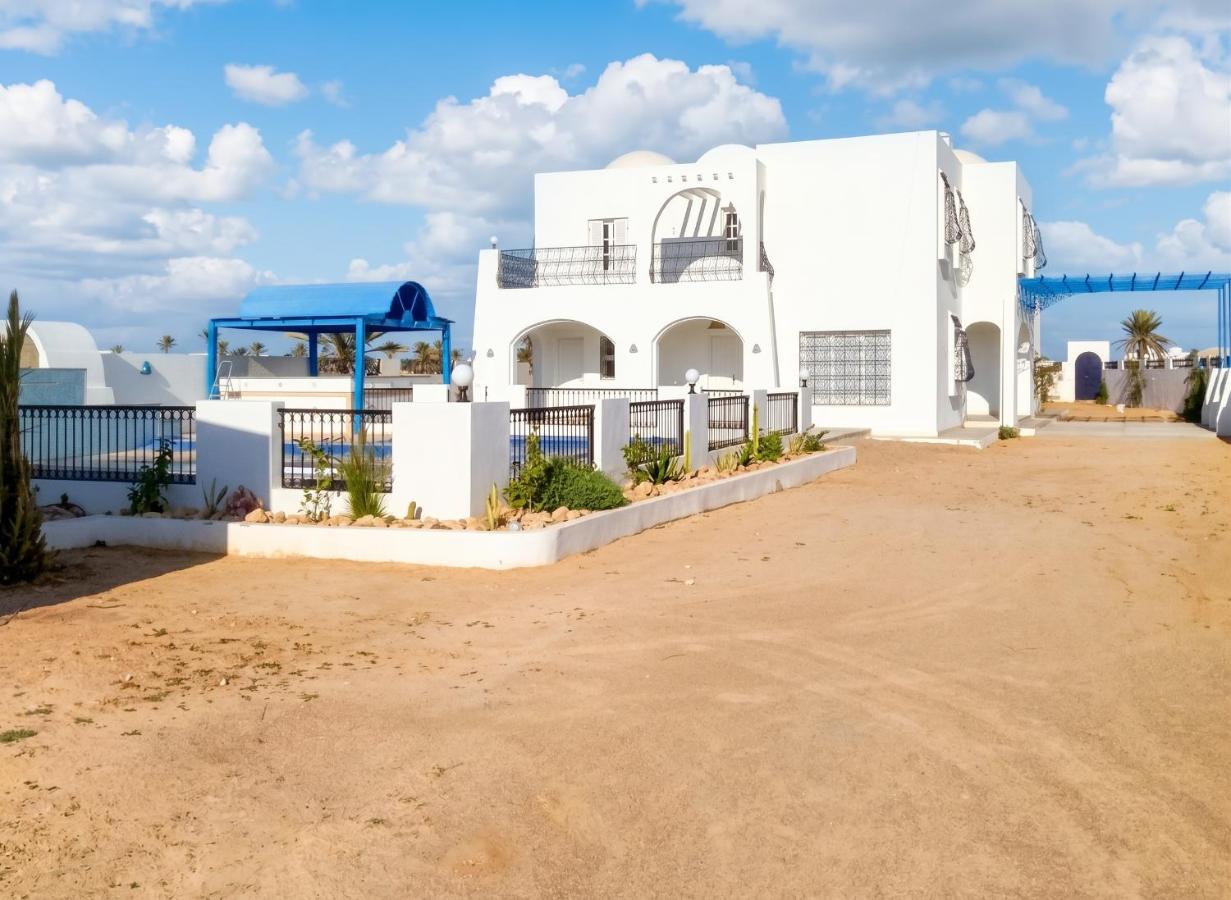 Spacious villa with private pool in Djerba - B&B Houmt El Souk