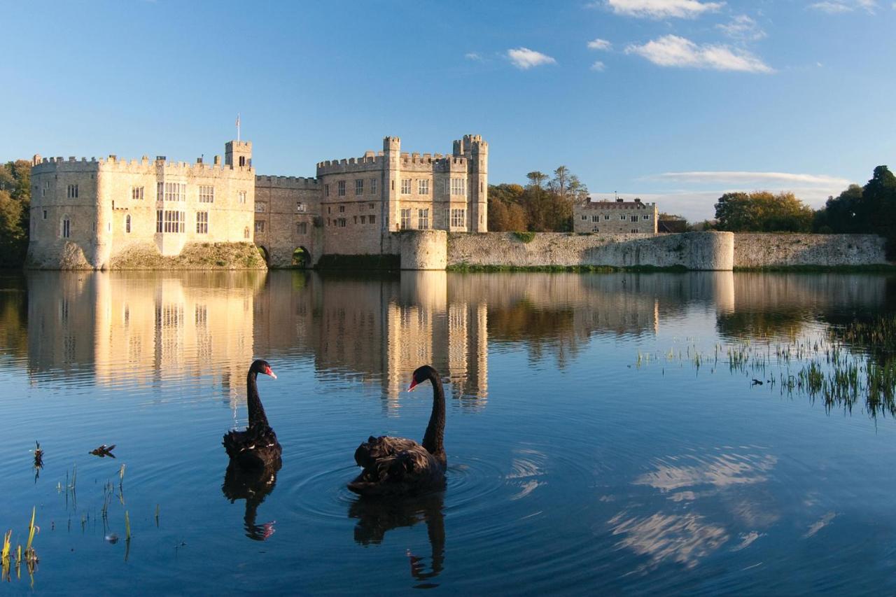 B&B Maidstone - Leeds Castle Stable Courtyard Bed and Breakfast - Bed and Breakfast Maidstone