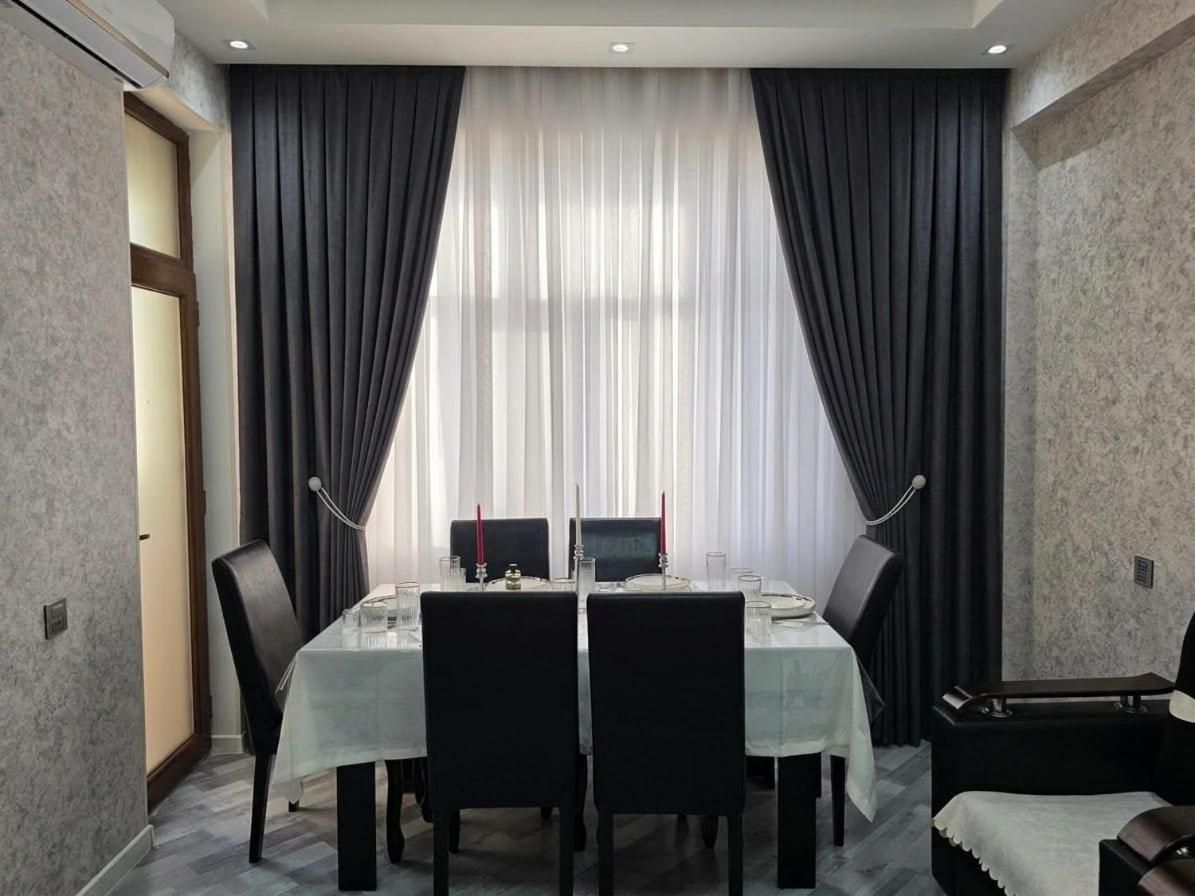 Modern and Secure Stay, Steps to Seaside Boulevard - Ferienwohnung Sumqayıt