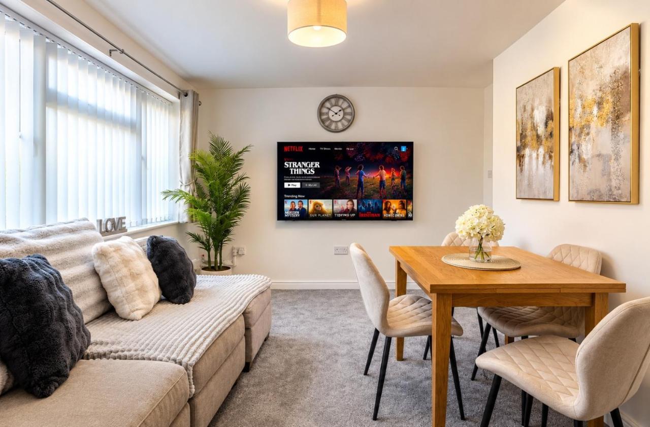 Spacious 2BR - Woolton Liverpool L25 - Free Parking - Ferienwohnung Huyton