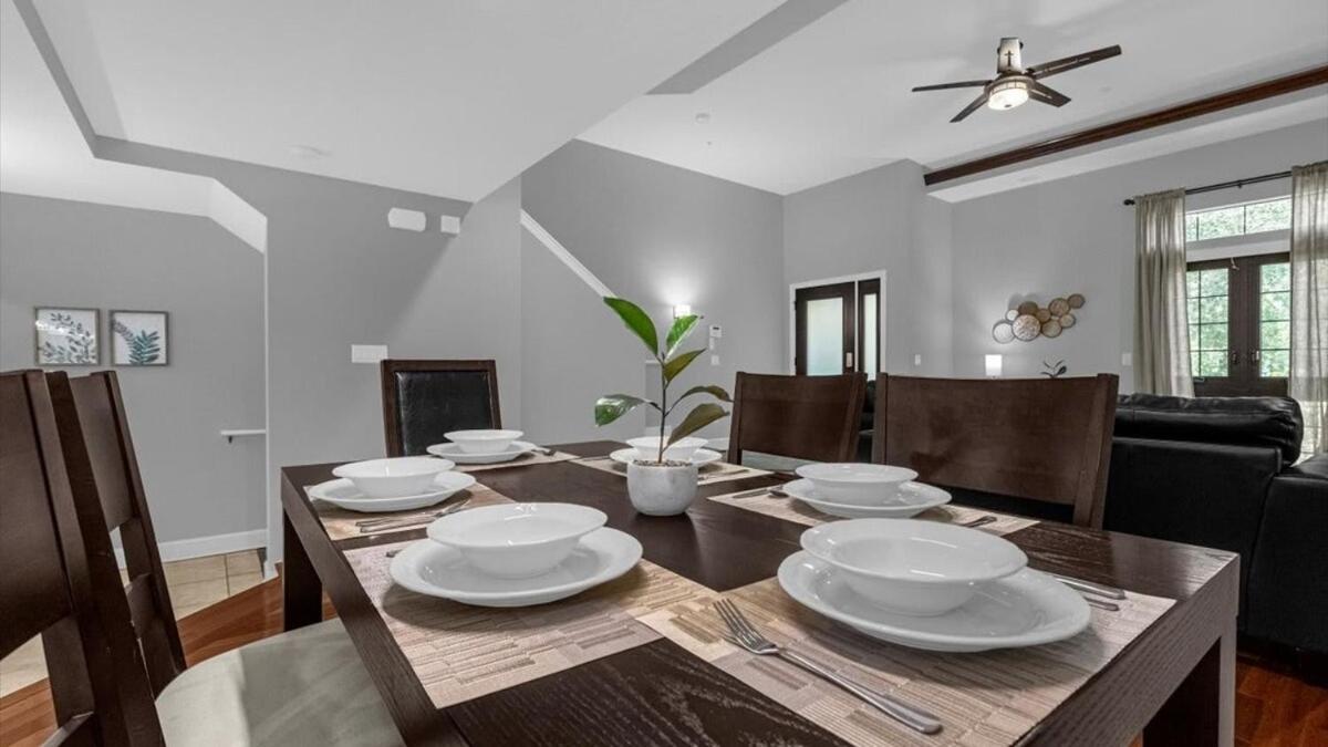 Sun, Fun & Summer Getaway - TownHome by Disney! - B&B Orlando
