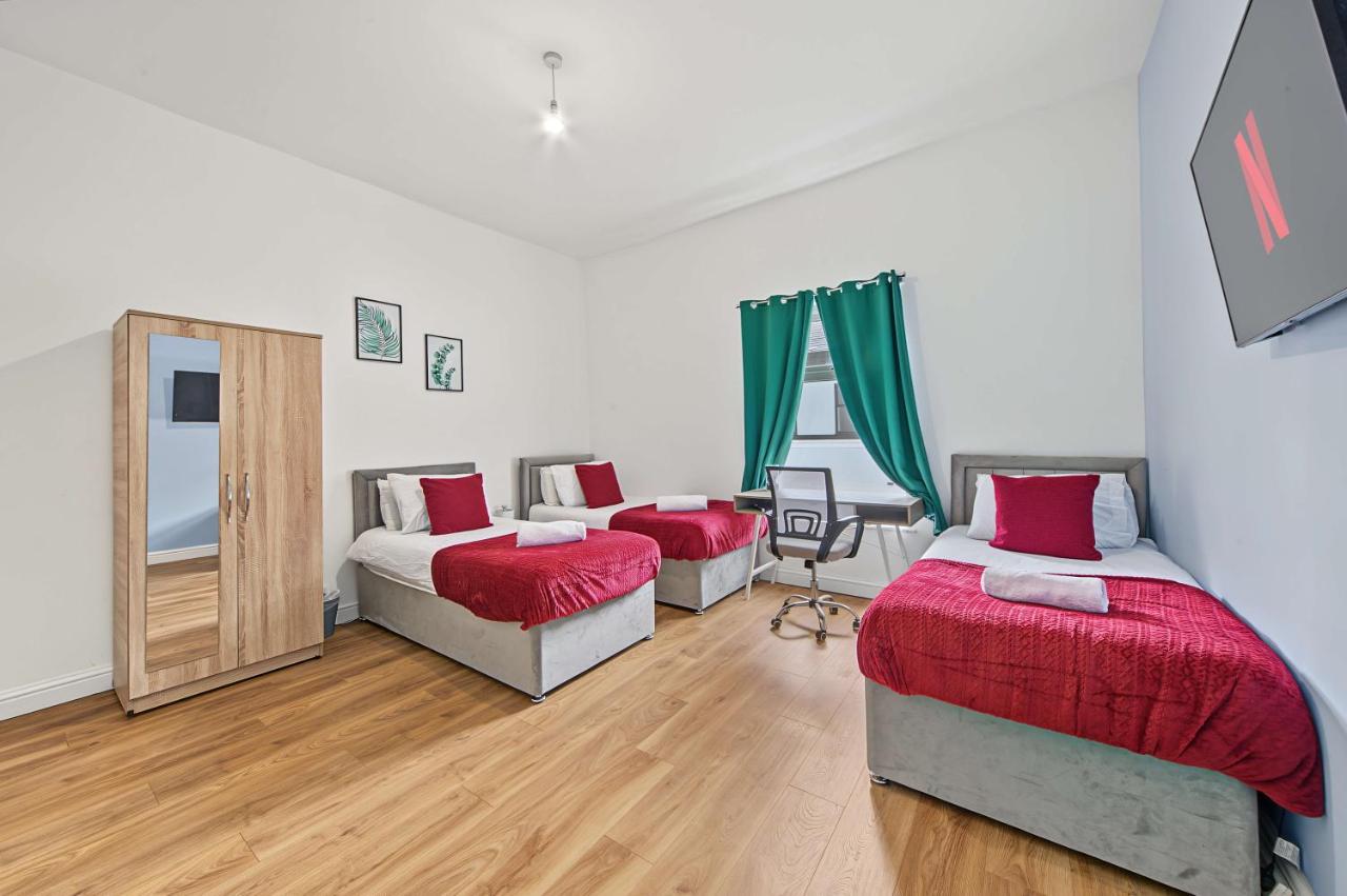 The Fletcher House, 3 En-Suite Bedrooms, Free Parking - Chambres d'hôtes Bury