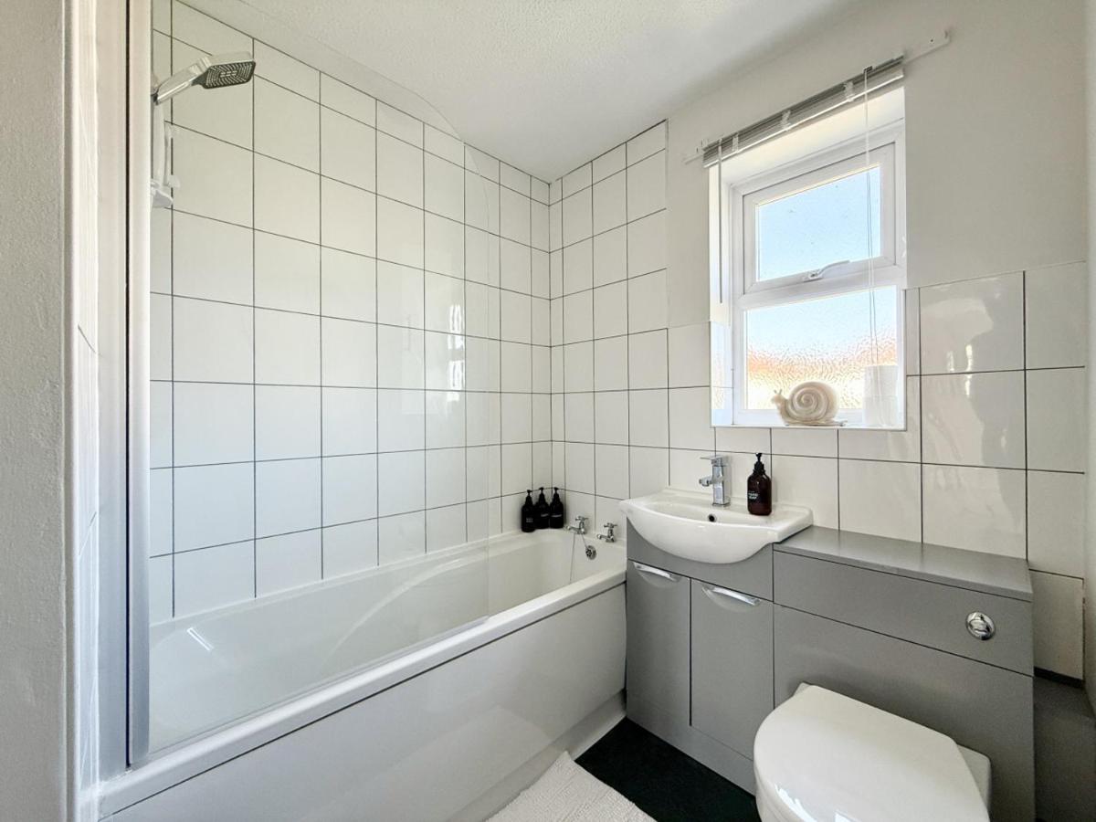 15 Mins to Sizewell C - Driveway Parking - Contractor Friendly - 2 Bedroom - B&B Saxmundham