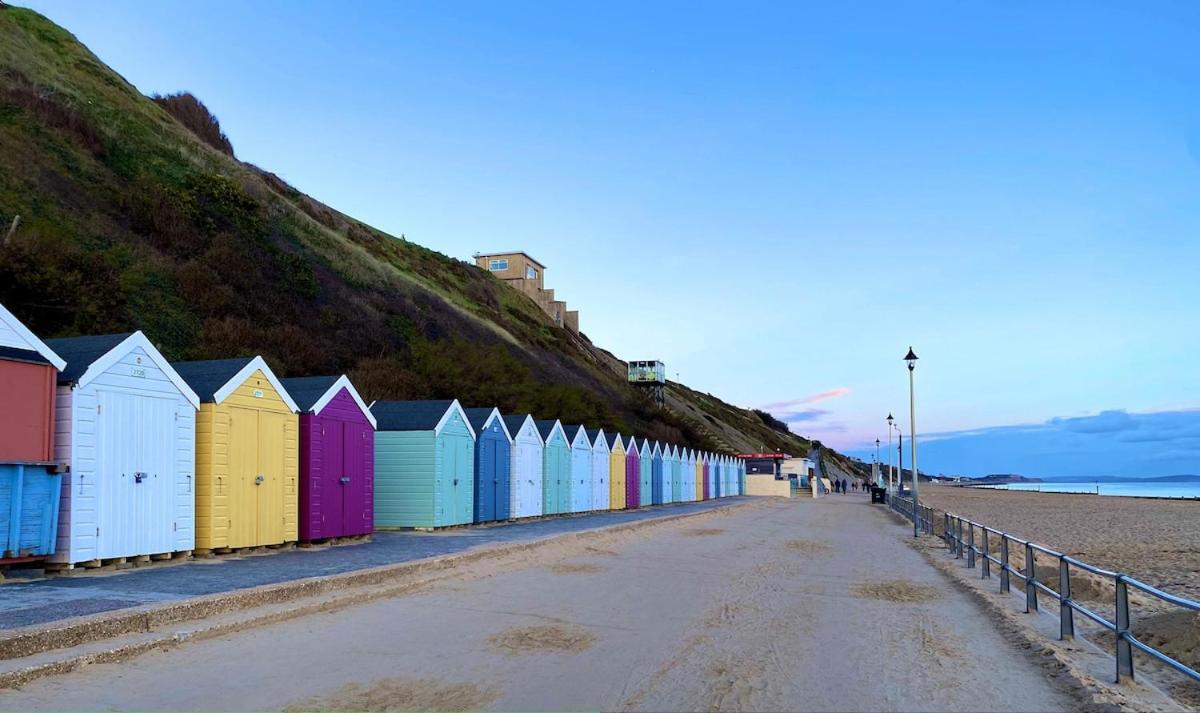 Seaside Apartment - Free Parking - Walk to Beach - Sleeps 6 - B&B Bournemouth