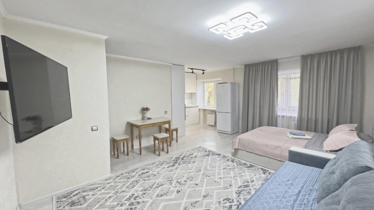 Теплая 1 комнатная рядом с ТРЦ Батырмол - B&B Pavlodar