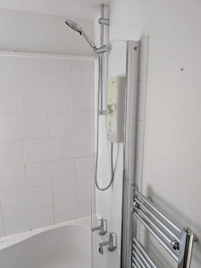 Cosy Home in Maldon, Free WiFi & Free Parking - Fambridge House by Stays Accommodation - Long Stays Welcome - B&B Maldon