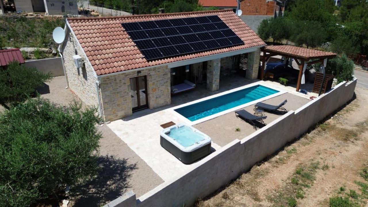 VILLA KARLA - B&B Pridraga