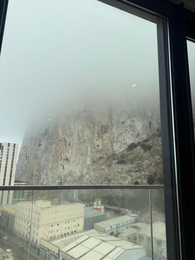 New CP Top floor luxury studio with sea view - B&B Gibraltar