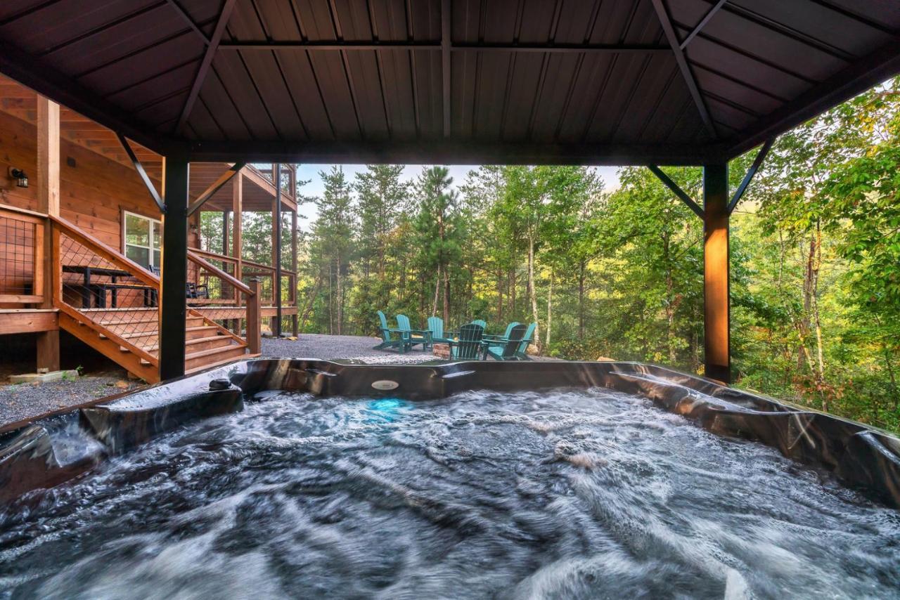 Sleeps 12, 3,500 Sq Ft 2 Kitchens, 2 Game Rooms, Near Dollywood - B&B Pigeon Forge