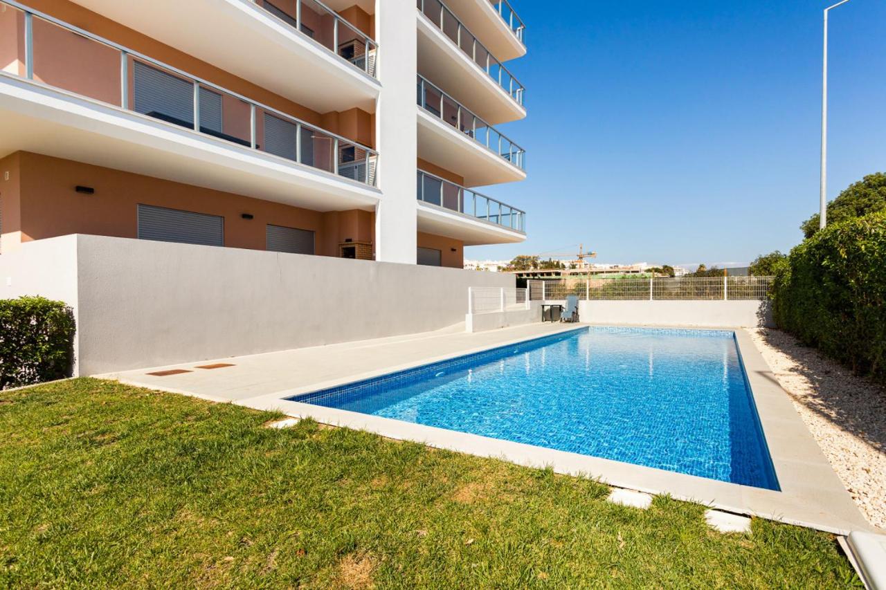 Your Algarve Base -Bright 2BR with Pool & Terrace - Ferienwohnung Portimao