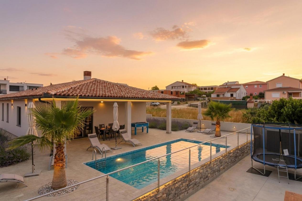 New modern villa Riz with private pool near the town center and beach by WiiBuk - Chambres d'hôtes Pula