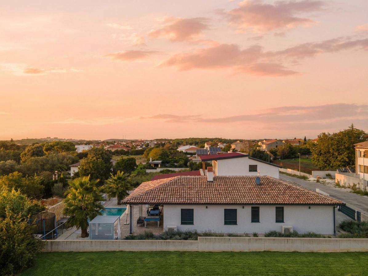 New modern villa Riz with private pool near the town center and beach by WiiBuk - Chambres d'hôtes Pula