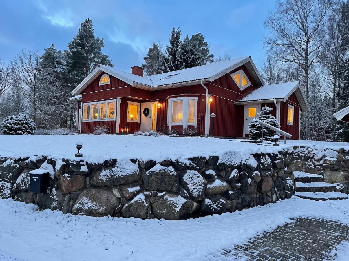 Architectural Villa with 3 Fireplaces Countryside - B&B Knivsta