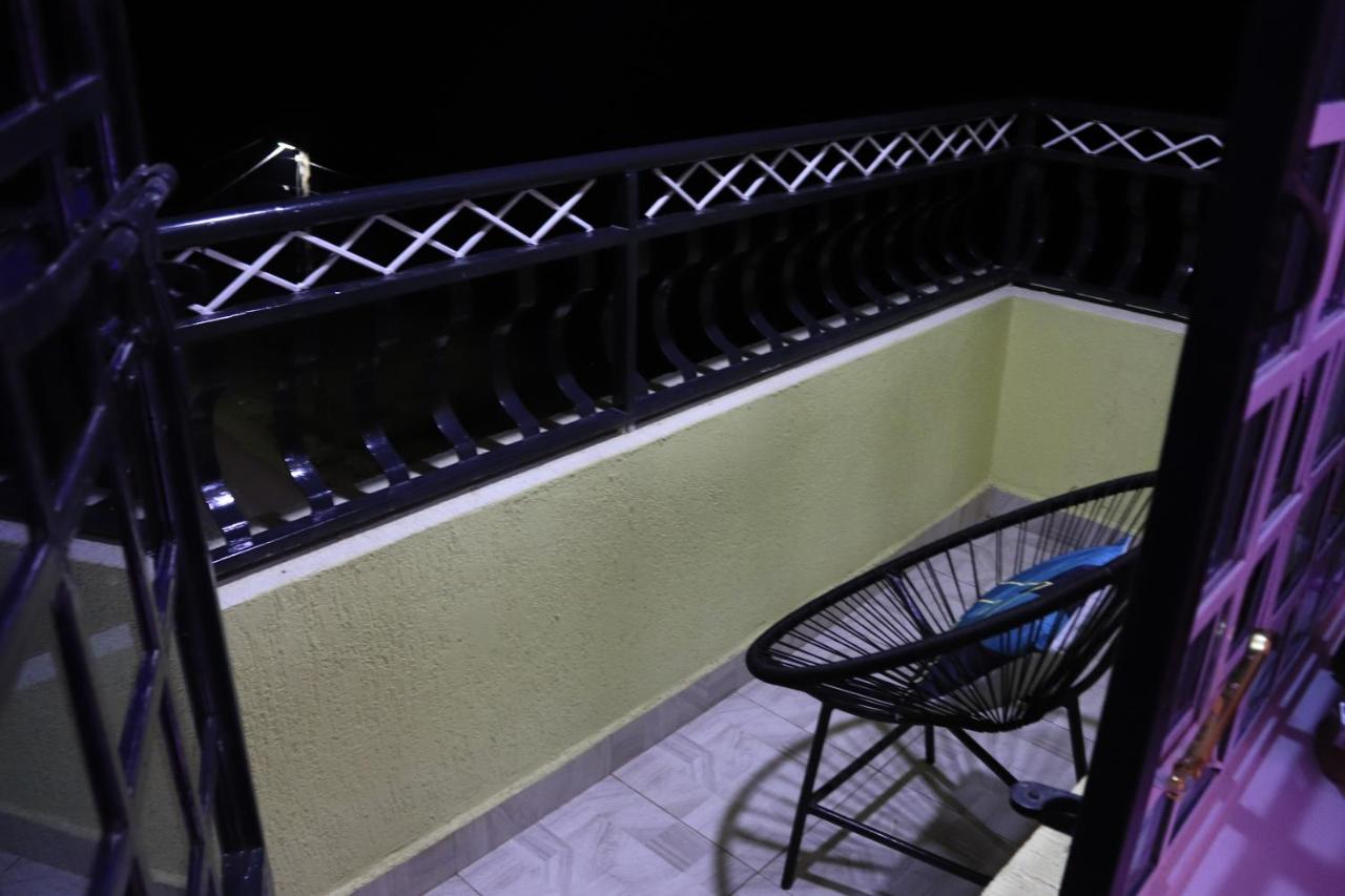 Luxe Ensuite Next to Nakuru National Park, 3 Balconies, Close to CBD - B&B Nakuru