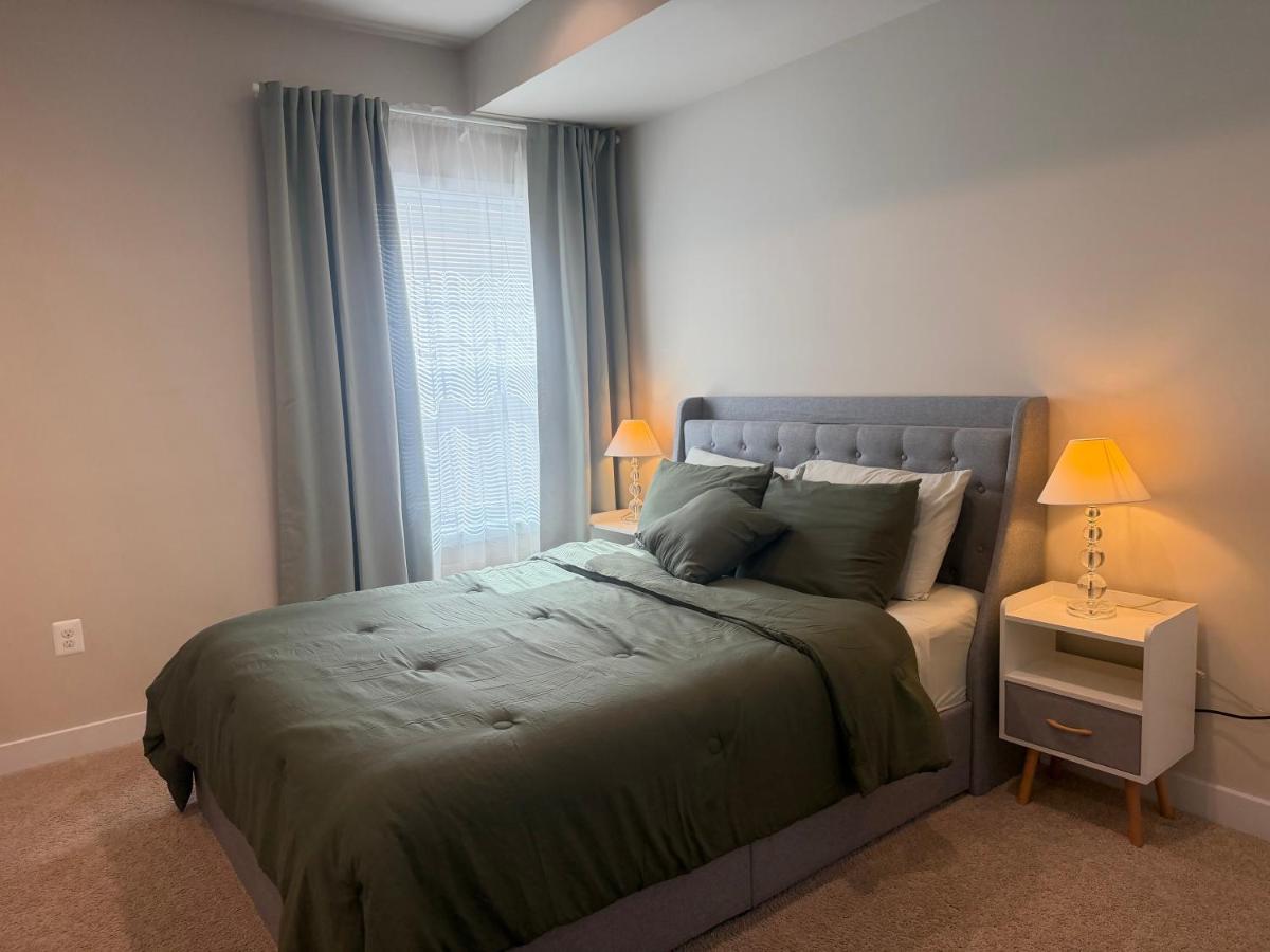 Private 2BR Apartment - Free Off Street Parking, Fast Wi-Fi & Laundry - B&B Washington D.C.