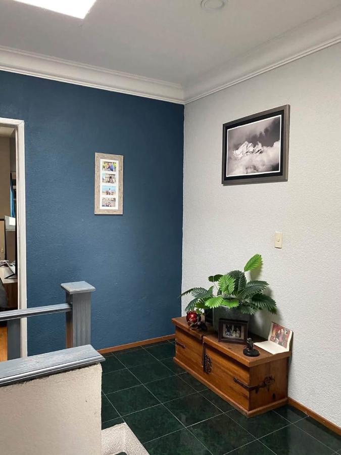 Beautiful contemporary home 5 min away from Sta Fe - B&B Mexico City