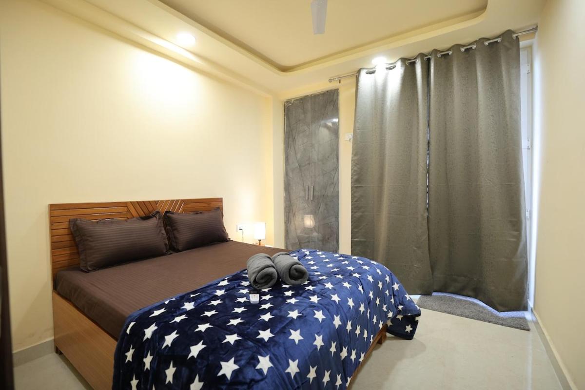Forest View Premium 1 BHK Self Check in Private - Bed and Breakfast New Delhi