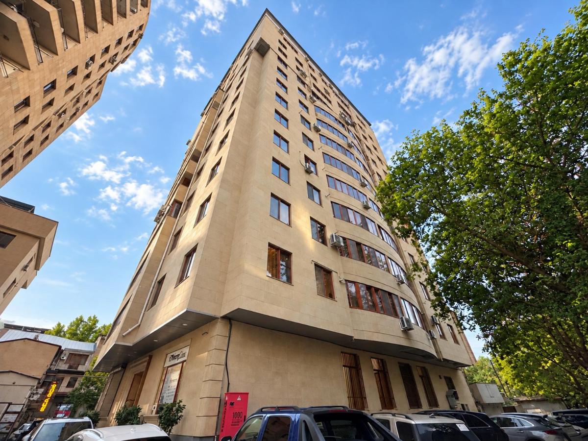 Royal Opera Residence 81 SQM Large 1 BR - B&B Ereván
