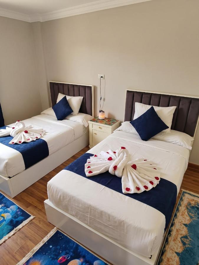 Double or Twin Room with Mountain View