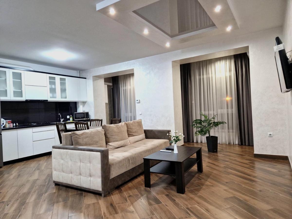 Modern Apart - Ferienwohnung Stanislau