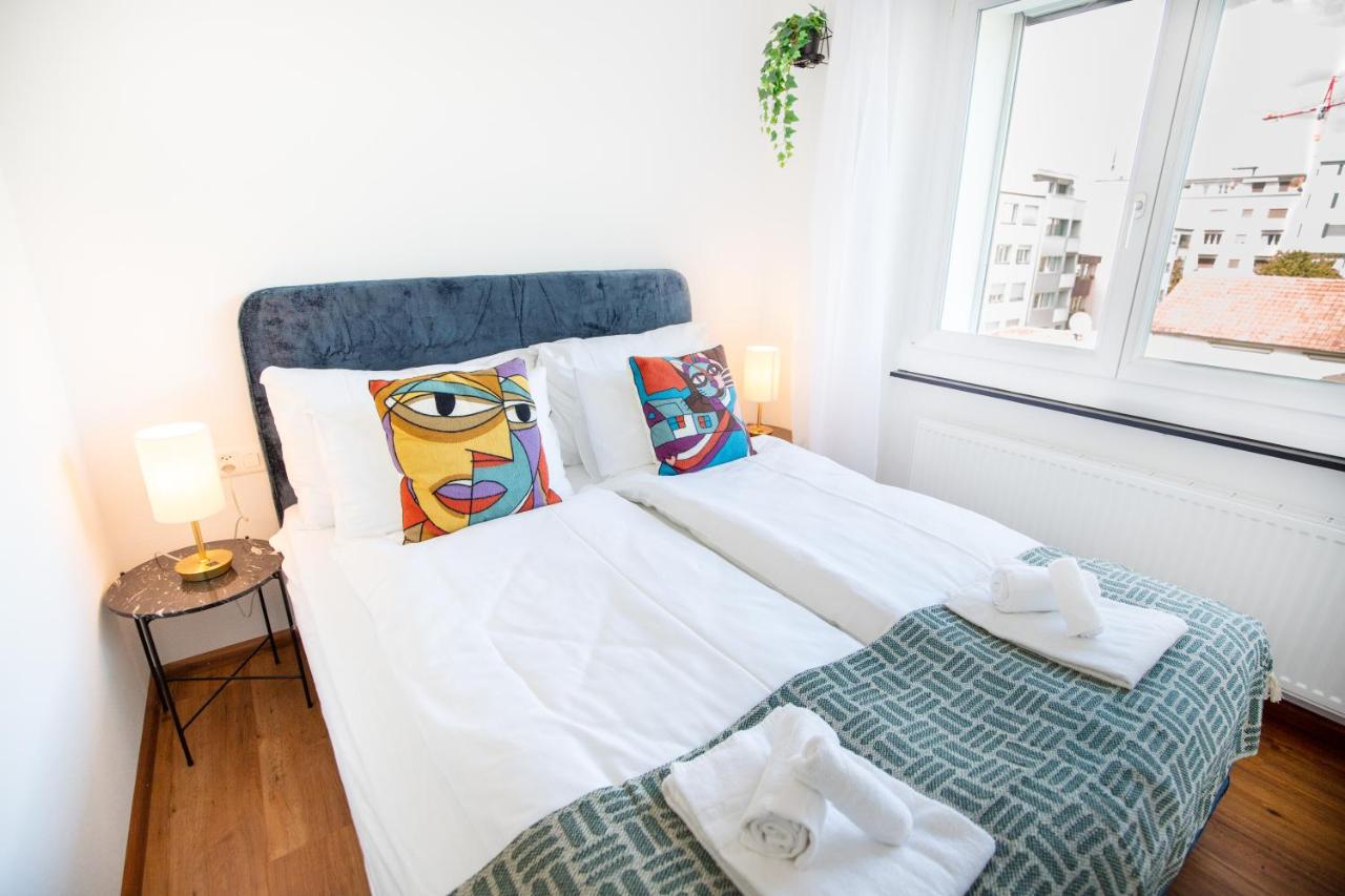 Urban Smart Living near Basel SBB & City Center - Special TRIO PICASSO 31 Apartment, up to 4 guests - B&B Basilea