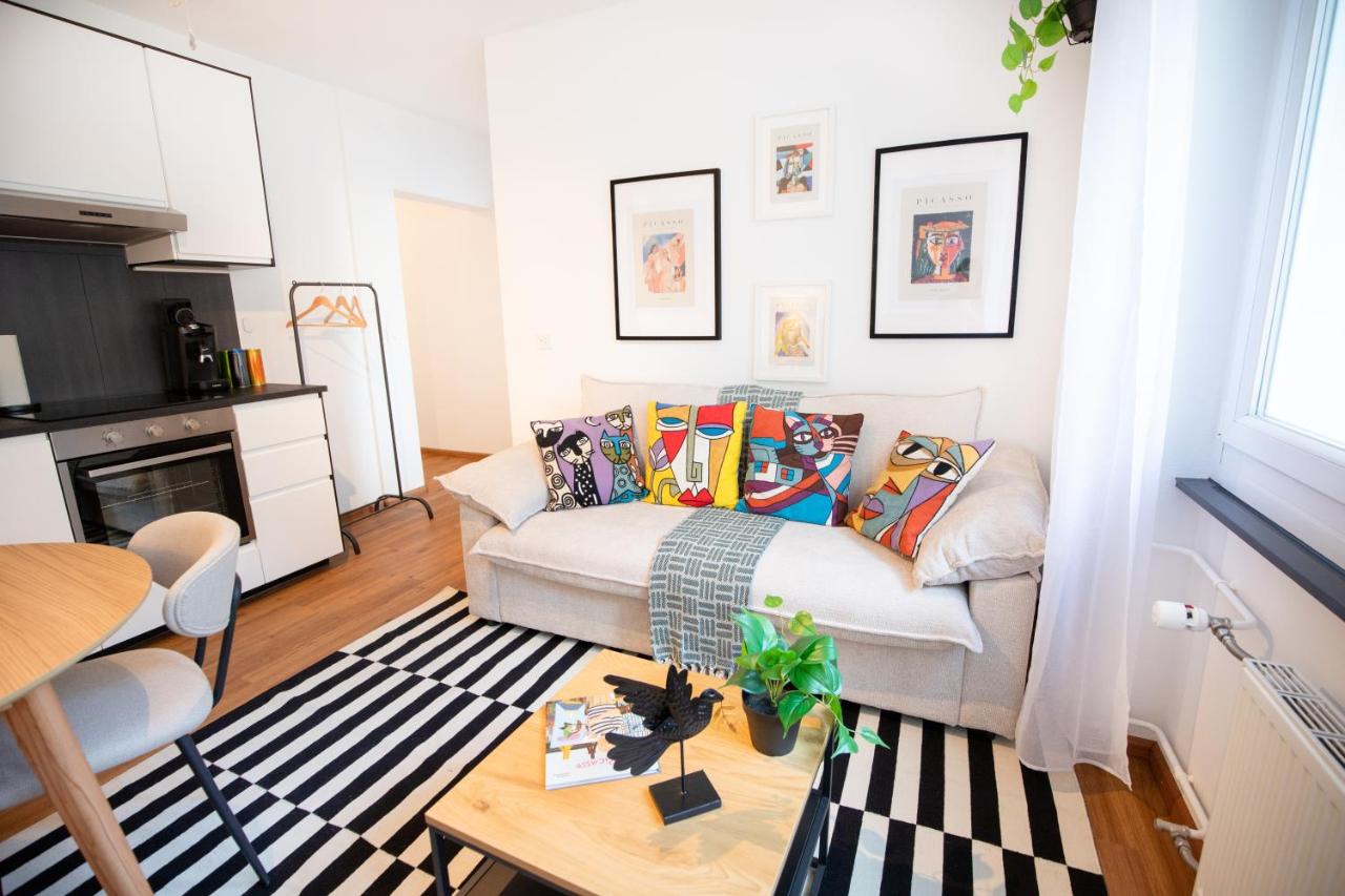Urban Smart Living near Basel SBB & City Center - Special PRIMERO PICASSO 11 Apartment, up to 4 guests - B&B Basilea