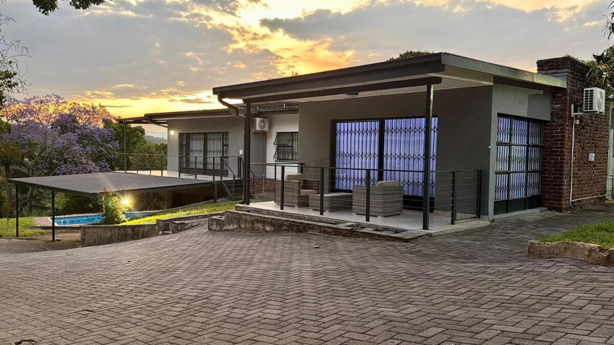 The Van Wijk Residence 3Bedroom Private Home - Chambres d'hôtes Mbombela