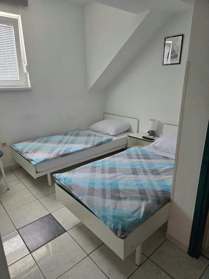 Chambre Lits Jumeaux avec Salle de Bains