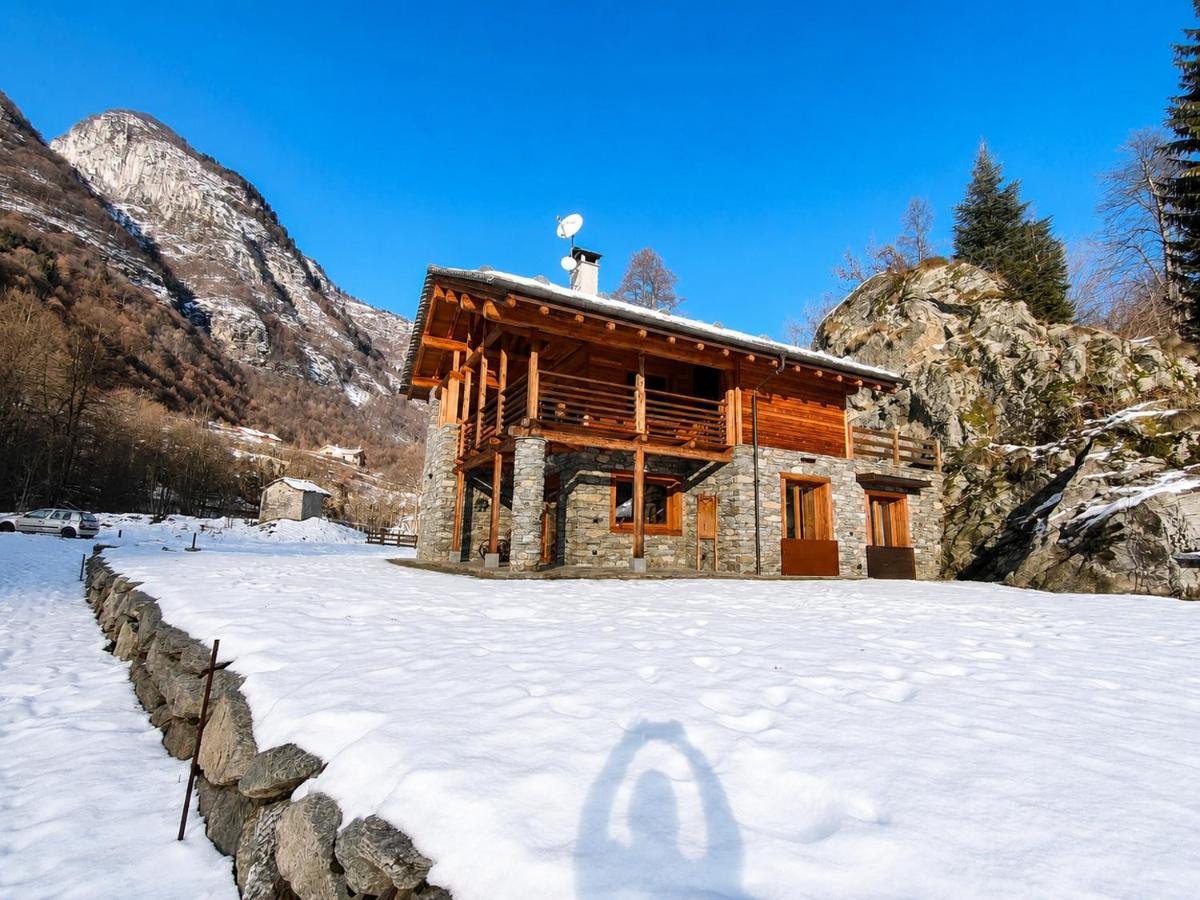 Chalet Walser immerso in una proprietà privata di 2500mq - Chambres d'hôtes Piode